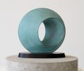 "Circleblue", 2022, Bronzedruck patiniert, 20 x 20 x 5 cm