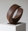 "Spirale gelehnt", 2013, oxidiertes Stahlblech, 54 x 54 x 37 cm